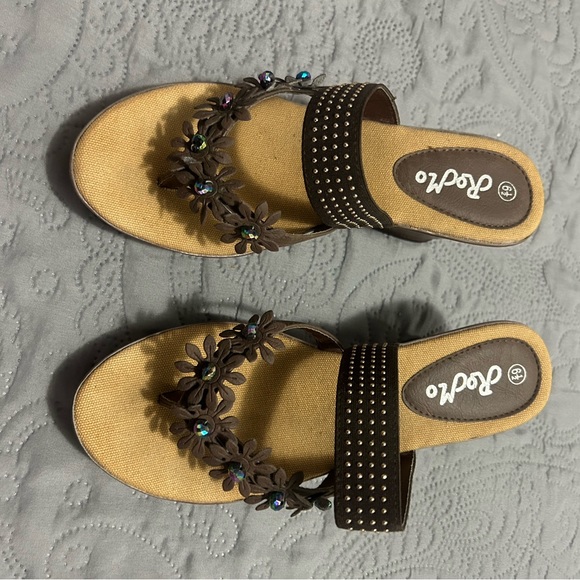 Sandals - Picture 2 of 5